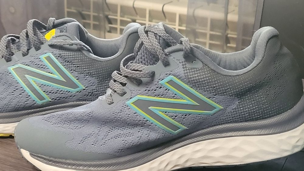 Подам кроссовки New Balanse