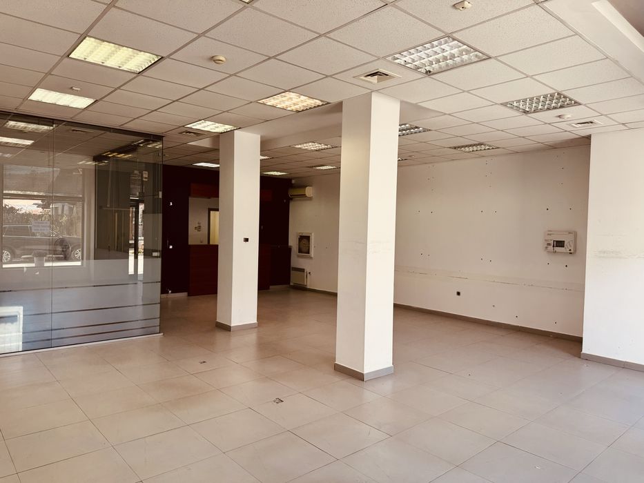 Дава се под наем Магазин в Ихтиман - 150 кв.м за 1000 € - Снимка #2