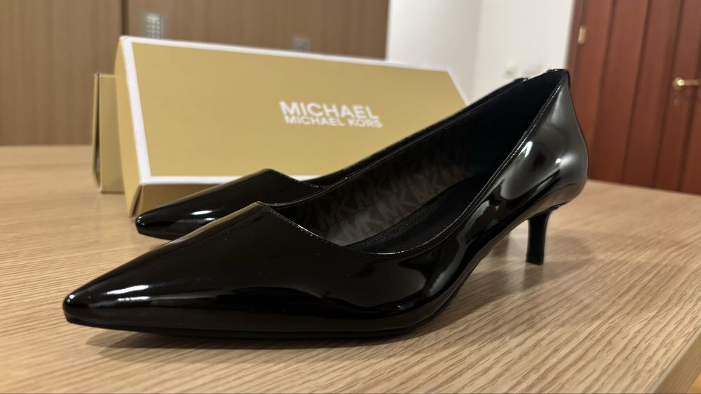 Туфли от бренда MICHAEL KORS