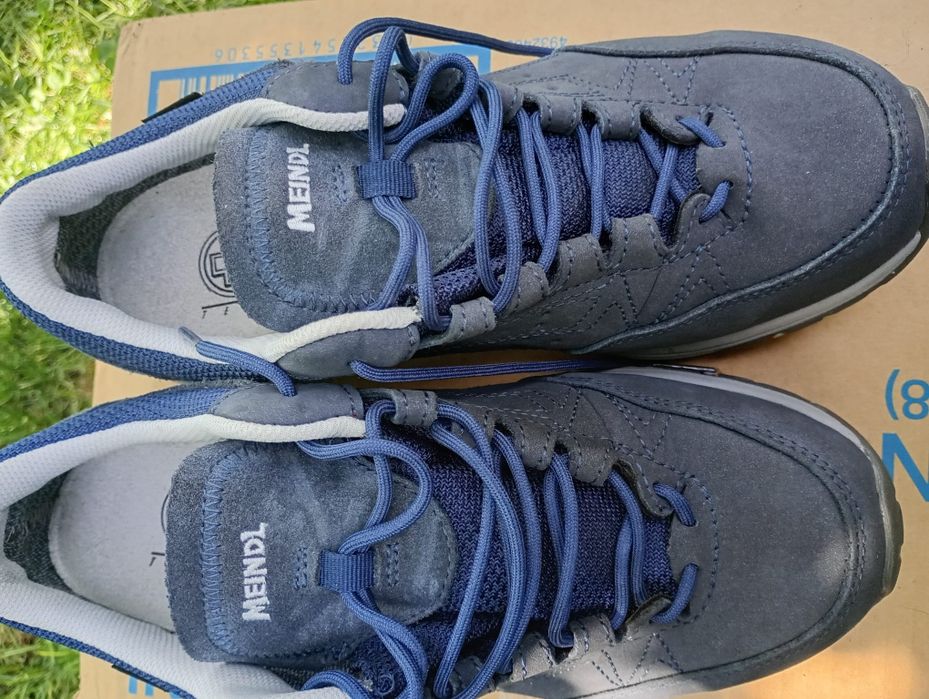 Adidași Asics TOG9N mărimea 39,5 și Meindl 6,5