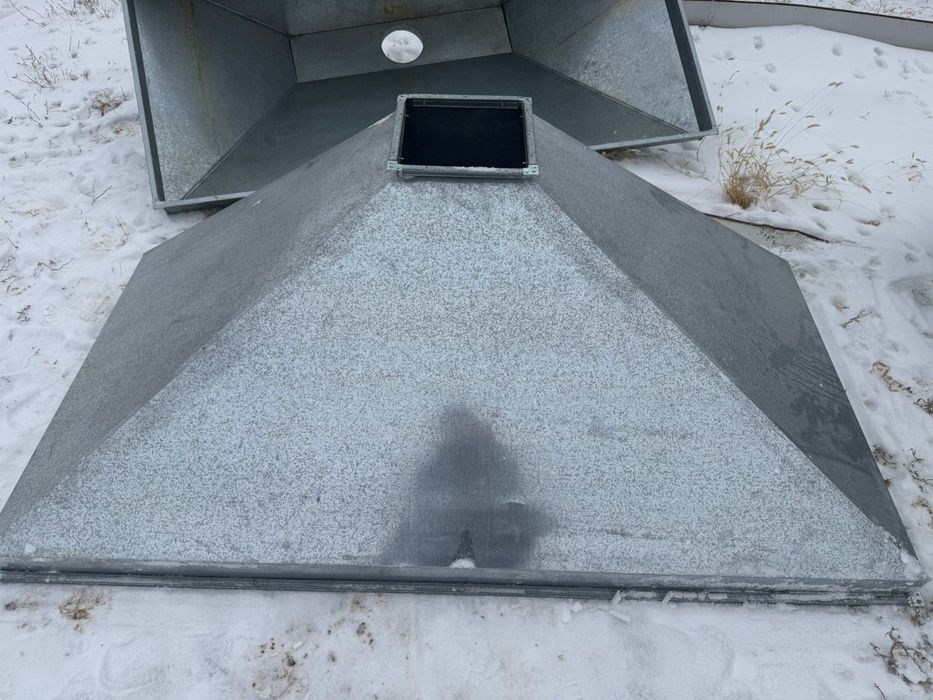 Зонты вытяжки, лабораторные, б/у.