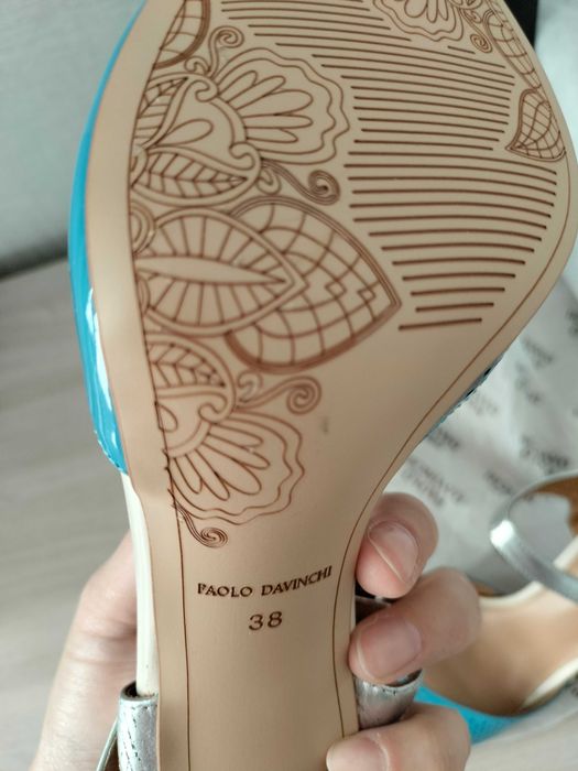 Продам босоножки