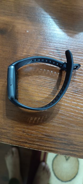Huawei band 6 modeli sotiladi
