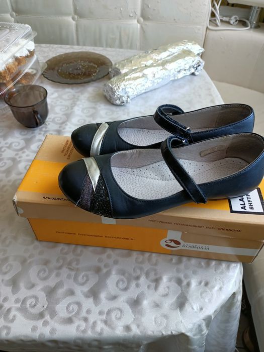 Продам кожаные туфли для девочки