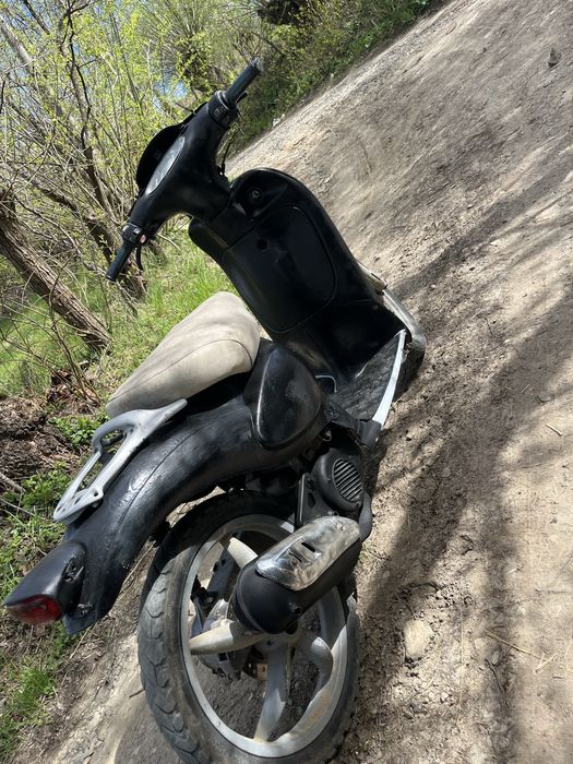 Scuter aprilia scarabeo