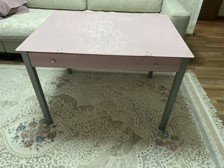 Стол для гостиной