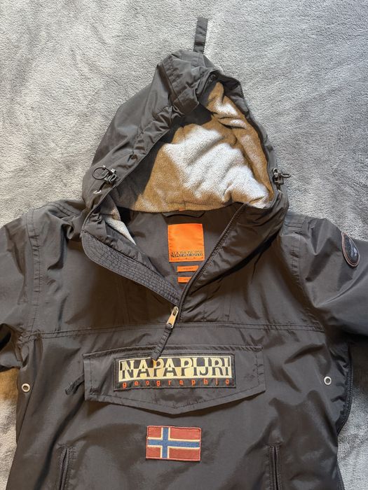 NAPAPIJRI яке (черно)