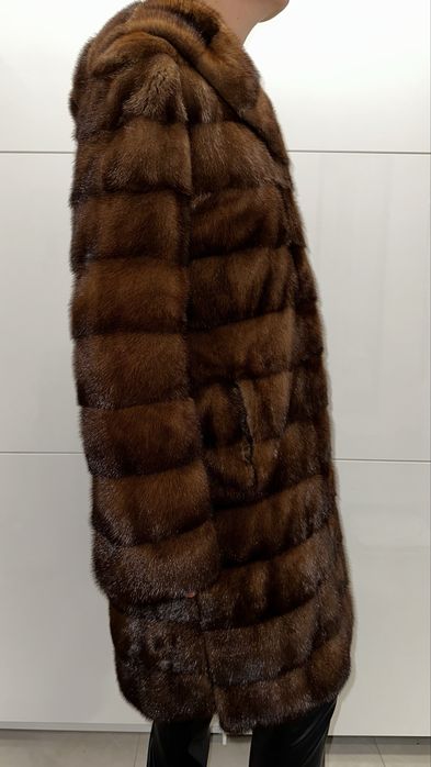 Haină din blană naturală de nurcă, cu glugă – stare impecabilă