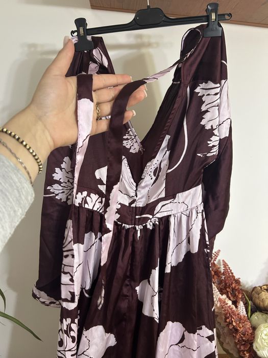 Rochie lunga cu decolteu