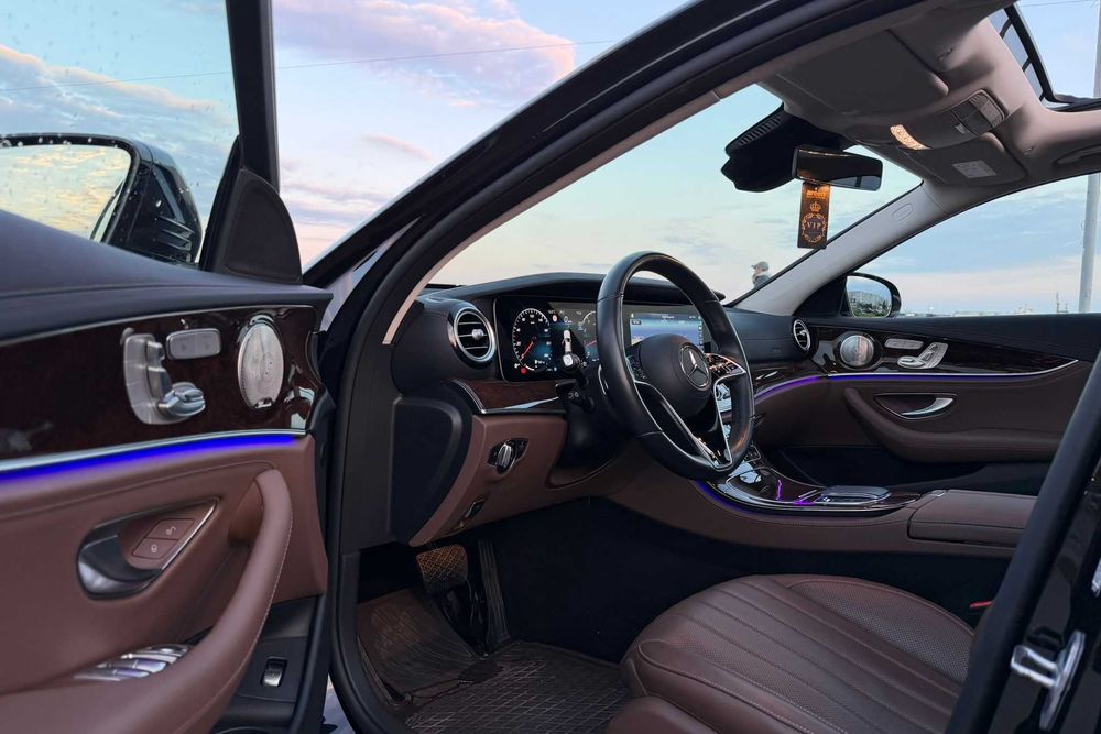 Mercedes-Benz E 350 9G-Tronic Exclusive Camera 360° Soft Close Pano