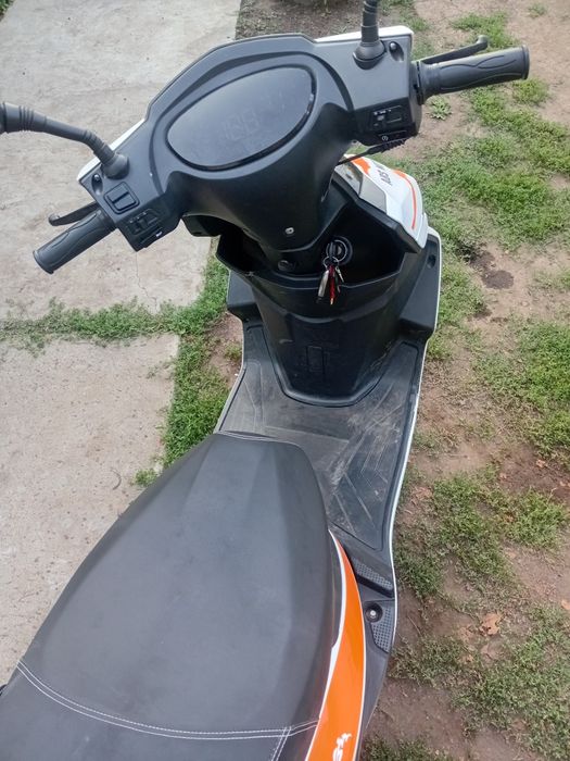 Продам скутер срочно.