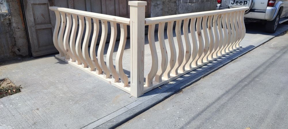 Дървен парапет от масив