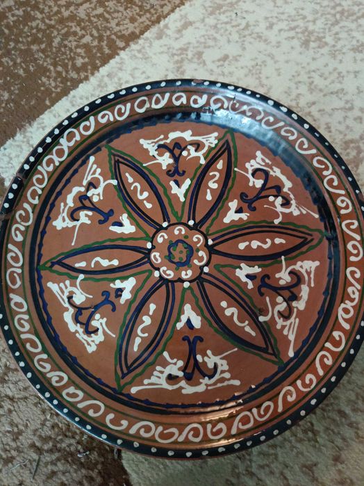 Кофейные чашки с блюдцем. Кофейник. Ляган. Салатник. Тарелки.