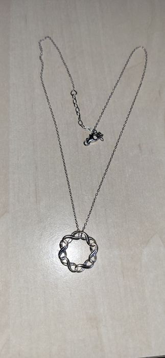 Vand lănțișor din argint cu tot cu pandantiv