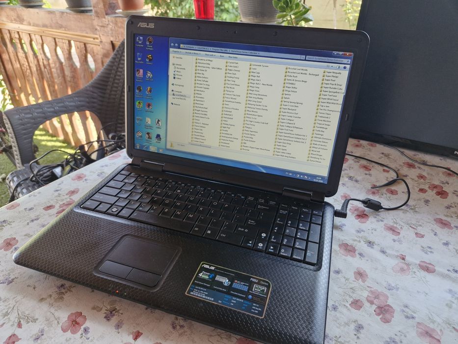 Laptop retro muzica si  jocuri vechi