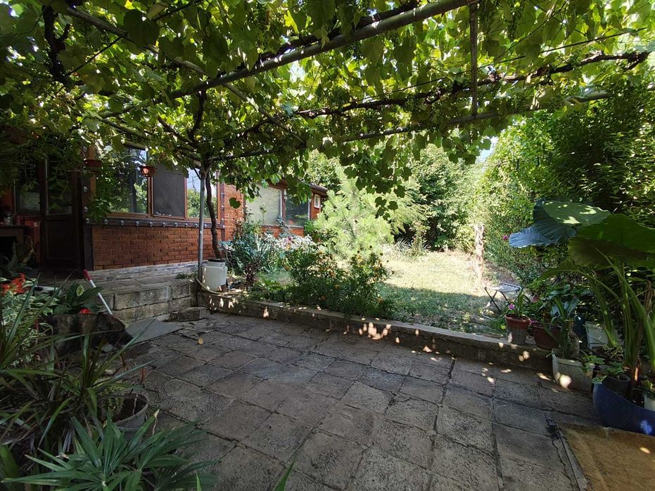 Триетажна вила, местност Драката