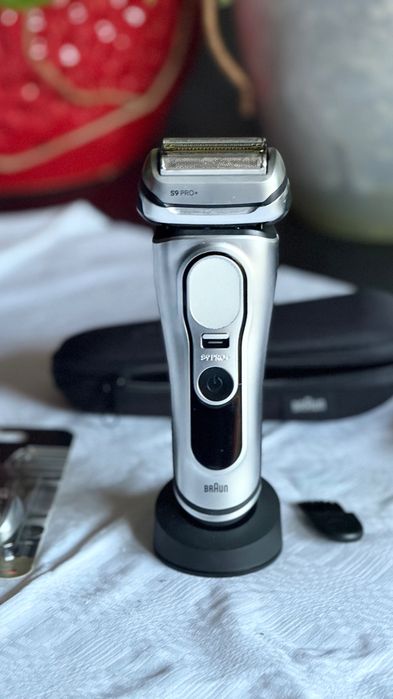 aparat barbierit Braun Series 9 PRO+, 9617psi, argintiu, ca nou, cap de schimb S9 Pro+ 96M nou, garantie extinsa 2030