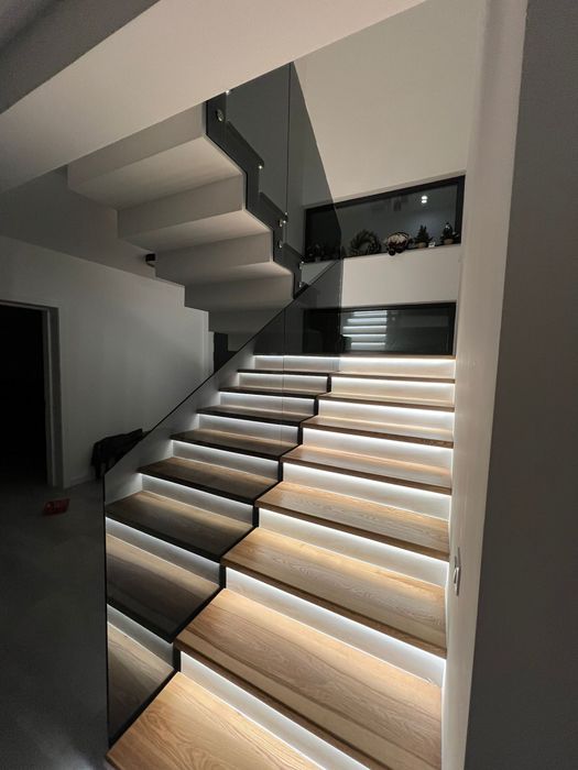 Balustrada din sticla securizata fixata lateral in conectori