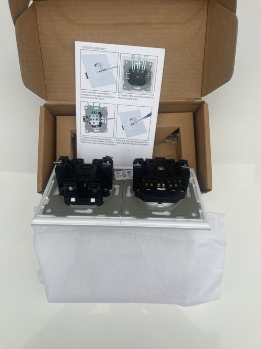 Intrerupator cu priza panou sticla securizats