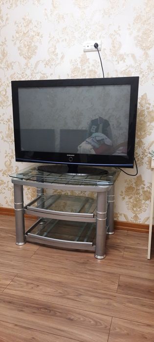 Продам тумбочку под телевизор