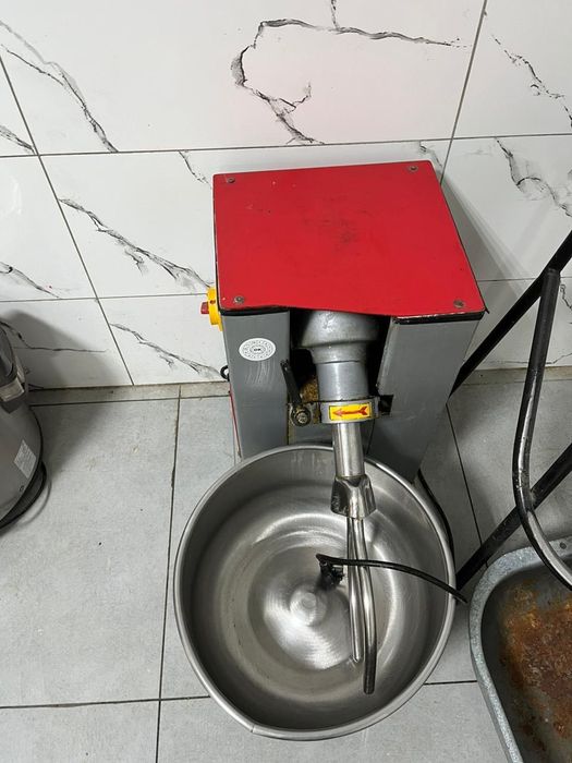 Продам тестомес.