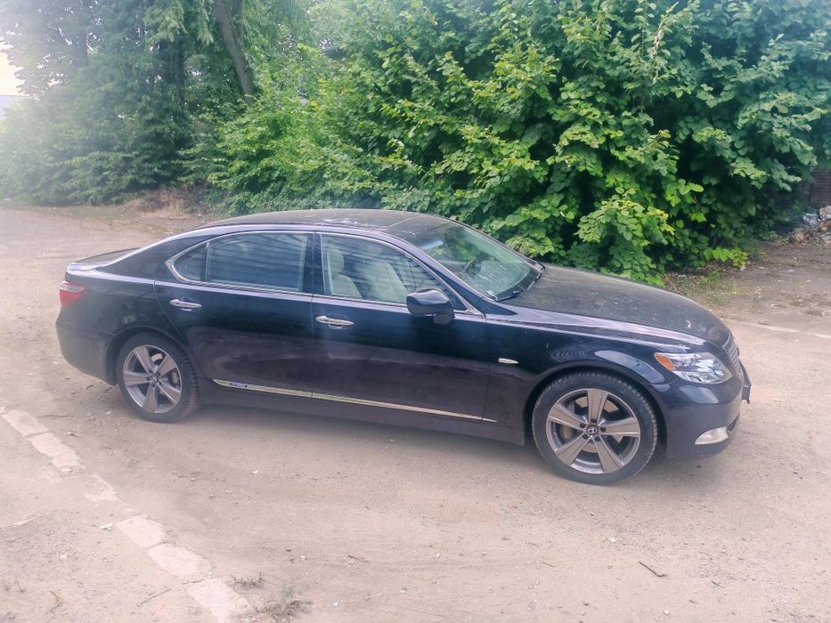 Lexus Ls600h Long 455Cp (full led adaptiv,pneumatic,trapa,piele+mahon+plafon piele întoarsă etc)