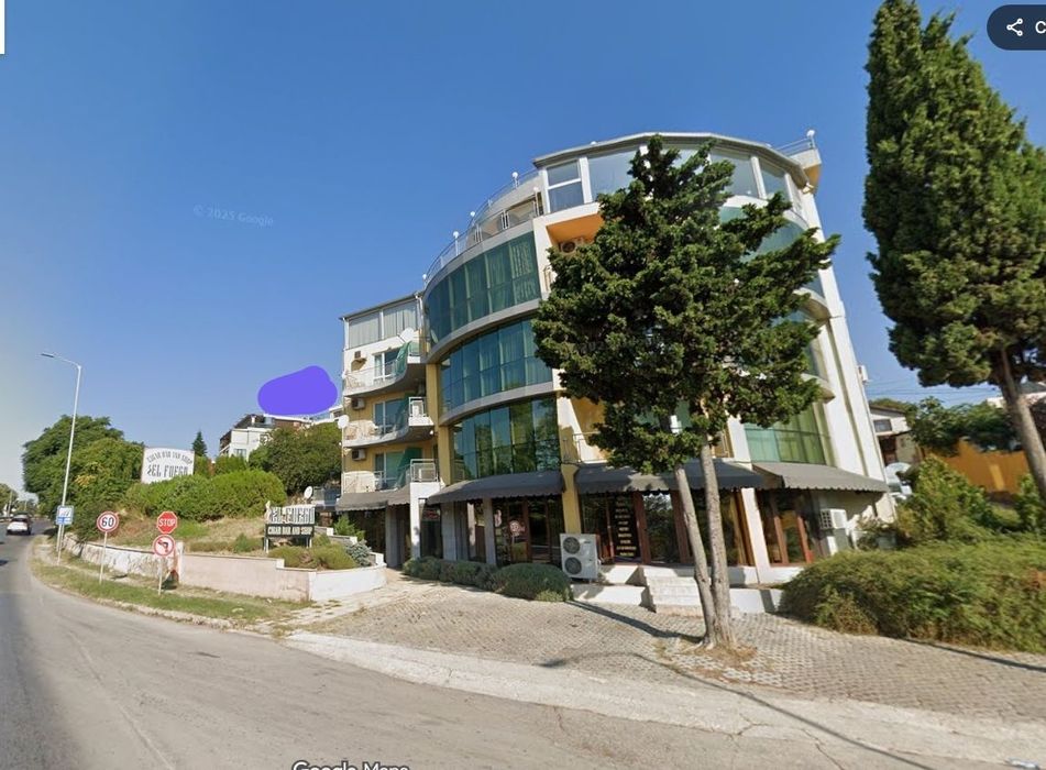 Собственик продава двустаен с парко място  Евксиноград