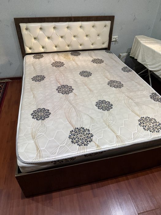 2kishilik divan sotiladi