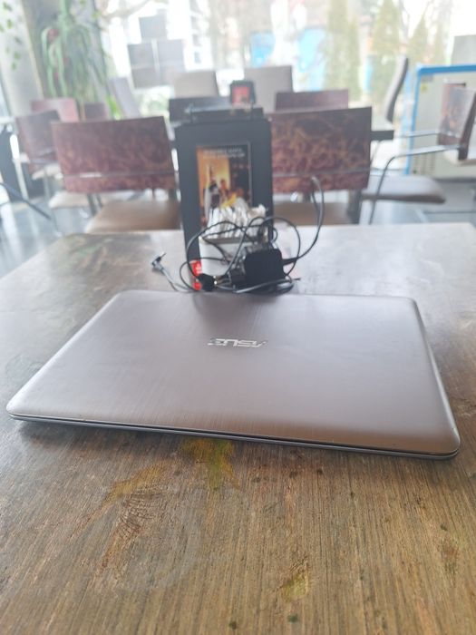 Лаптоп ASUS Асус