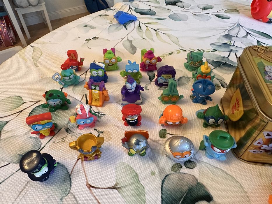 Figurine SuperThings – lot colectie + cutie metalica
