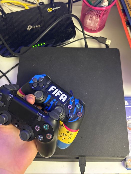 Продам PS4 slim 1tb с 2джойстиками и играми