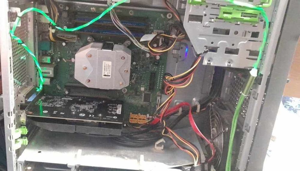 Vand pc bun pt orice,office/gaming