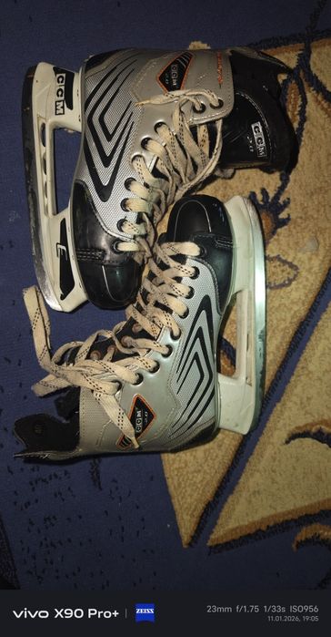 Коньки хоккейные