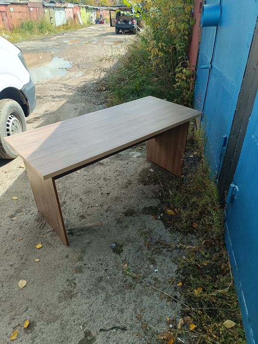 Продам два больших офисных стола .