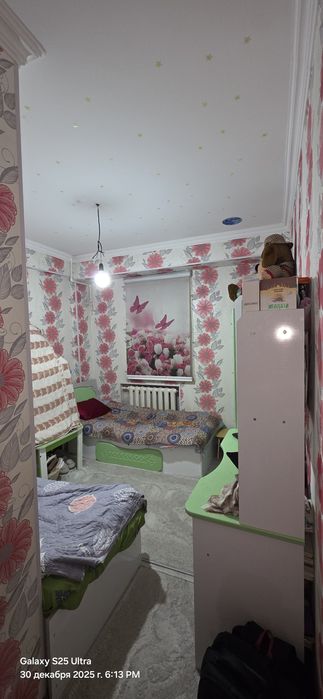 Караташ 12 этажка 1 этаж. 4-5 комнат.