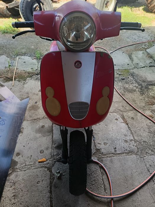 Vând scuter 49cm,4T