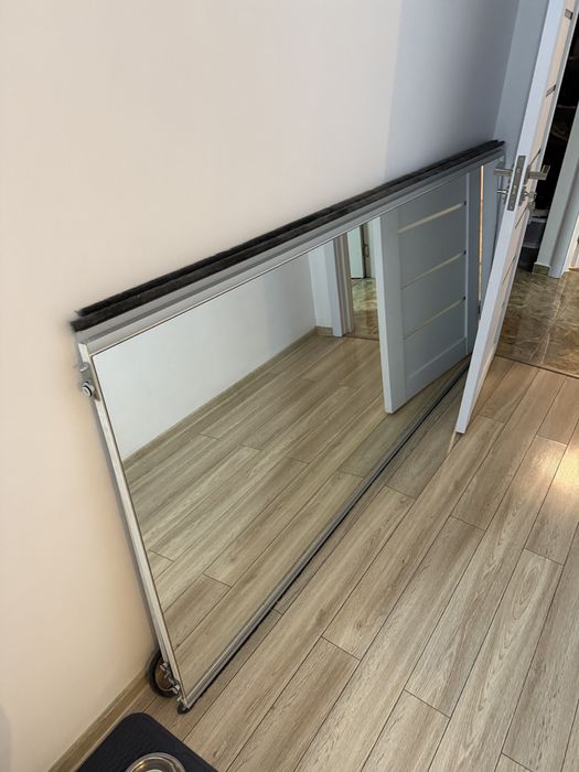 Vand usi glisante cu oglinda