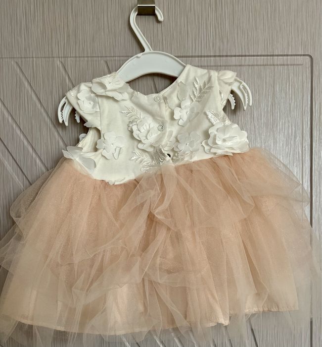 Ефектна рокля за бебе 6-9м