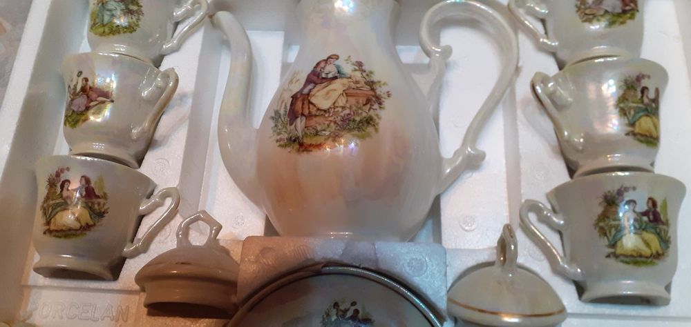 Порцеланов сервиз за кафе купуван от чужбина