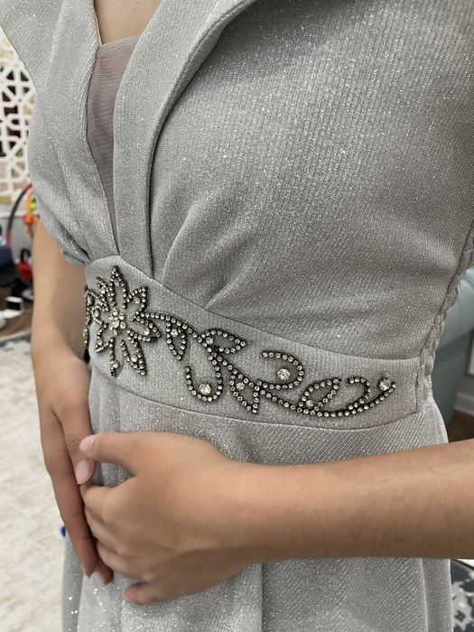 Красивое платье на мероприятие.