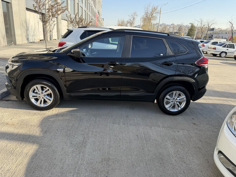 Автомобил Треккир LS