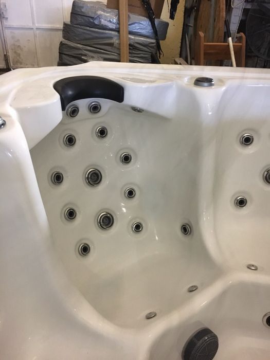 Джакузи  ново 6 места  82 дюзи 2 години гаранция