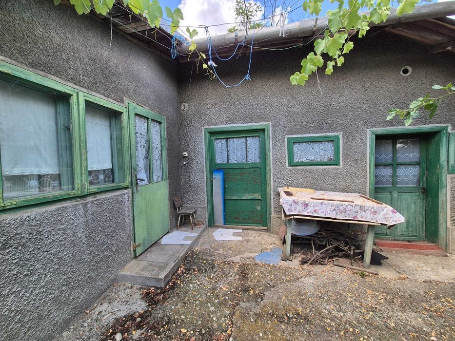 Casa cu teren intravilan - 6.048 mp , Vârlezi, jud. Galați