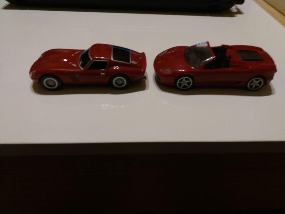 колички ферари два броя