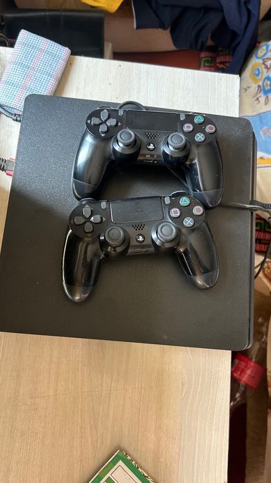 Play station 4 slim