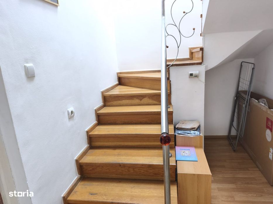 Casa cu mansarda in Acatari