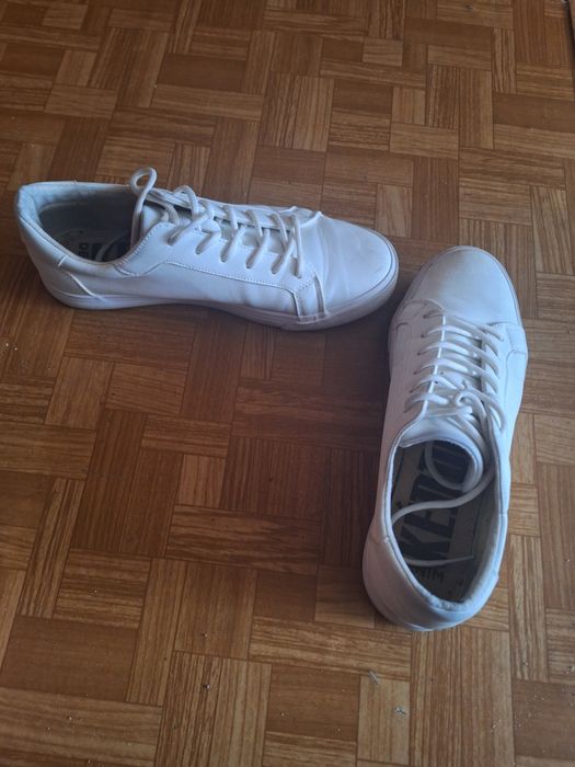 Продам белые  кеды