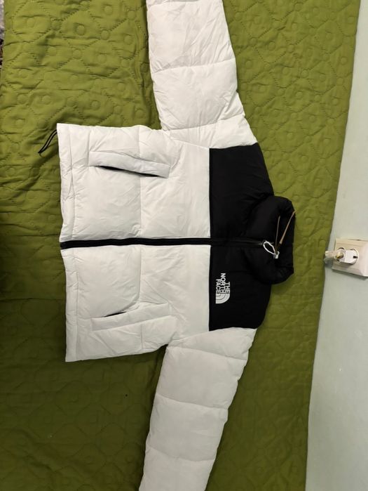 Продавам чисто ново яке the north face