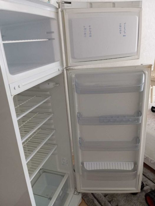 Продам холодильник Индезит