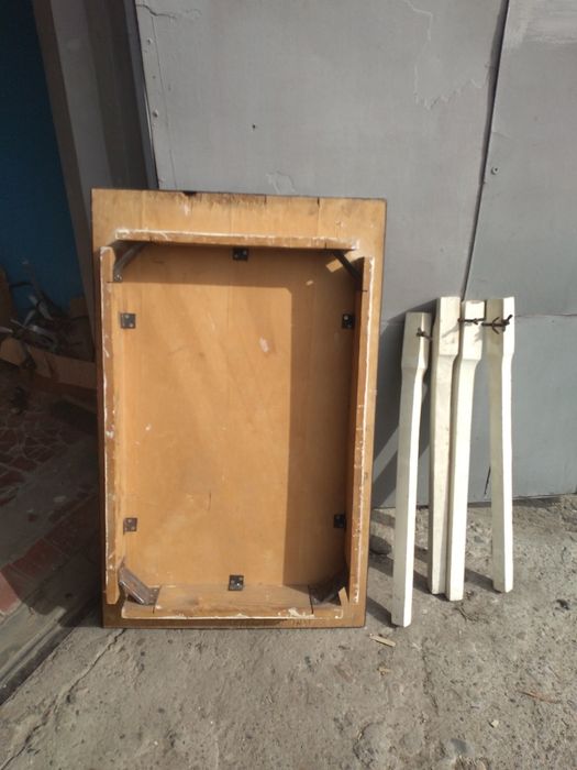 Стол кухонный лёгкий